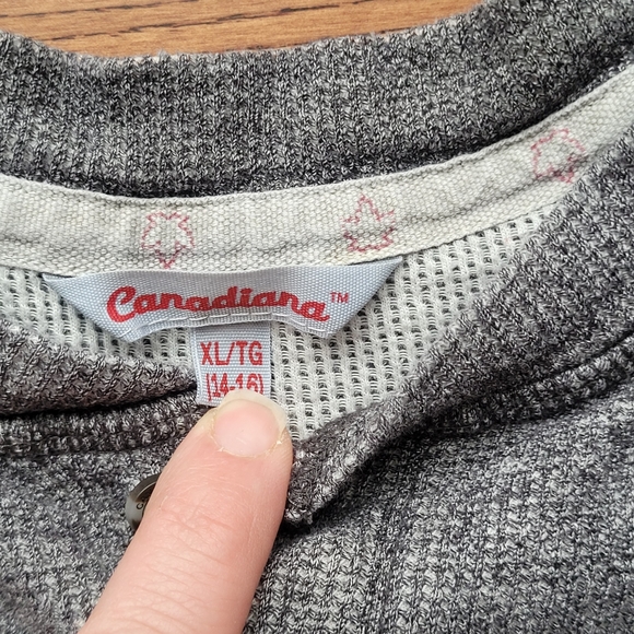 🚨3/$10 Canadiana Waffle Shirt - Picture 2 of 3